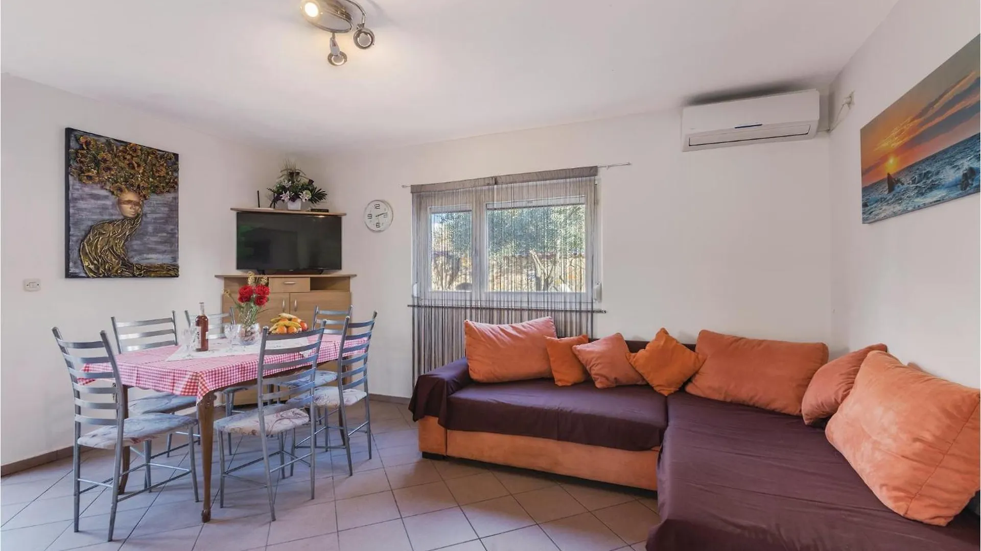 4 Bedroom Cozy Home In Peroj