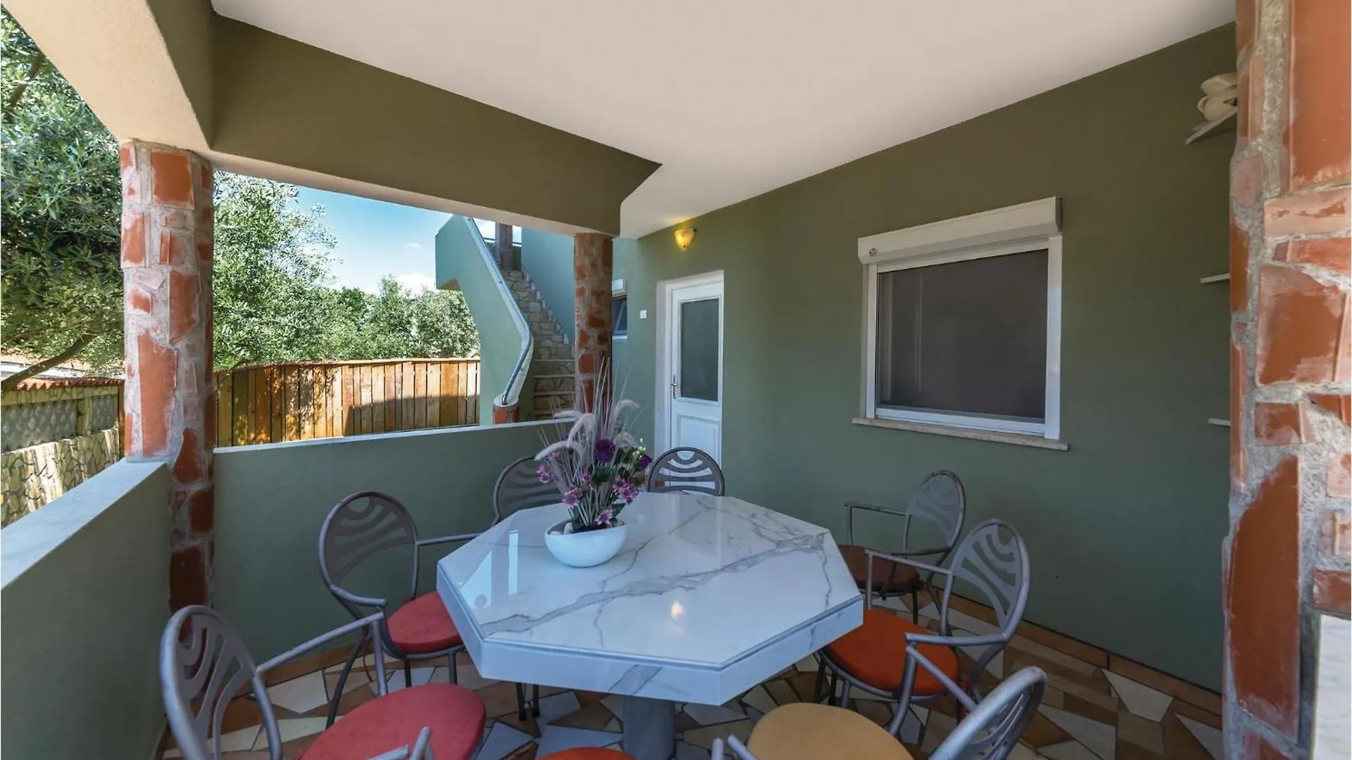 4 Bedroom Cozy Home In Peroj 0*,